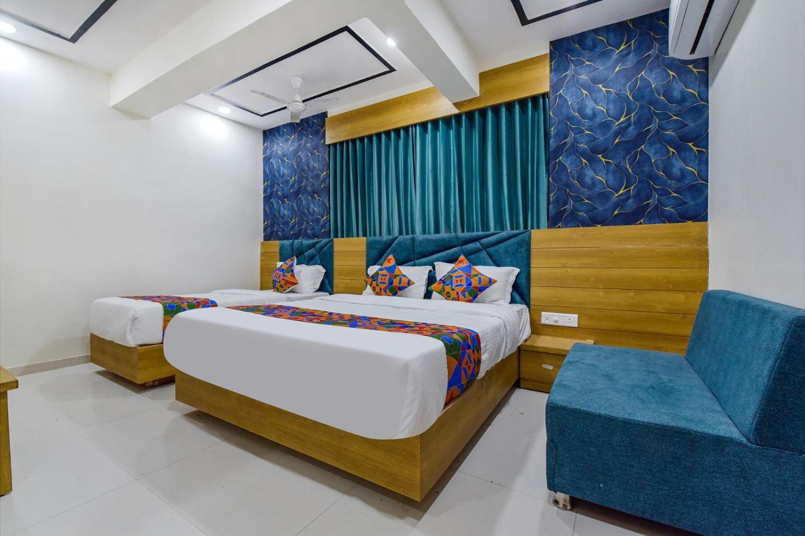 Hotel Green Tree Ахмедабад Экстерьер фото