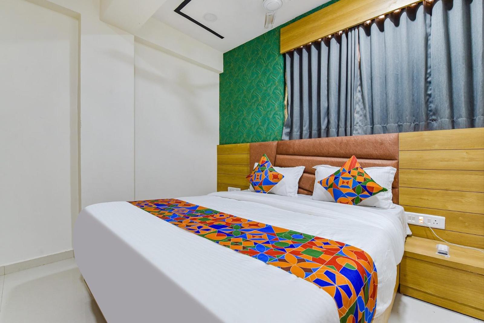 Hotel Green Tree Ахмедабад Экстерьер фото