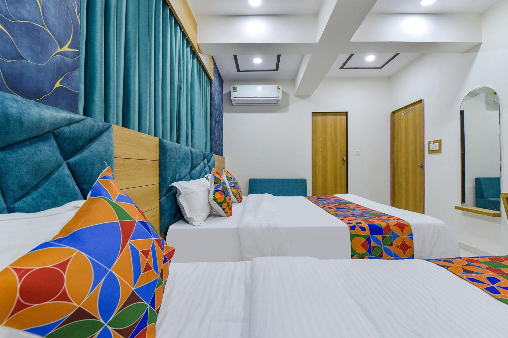 Hotel Green Tree Ахмедабад Экстерьер фото