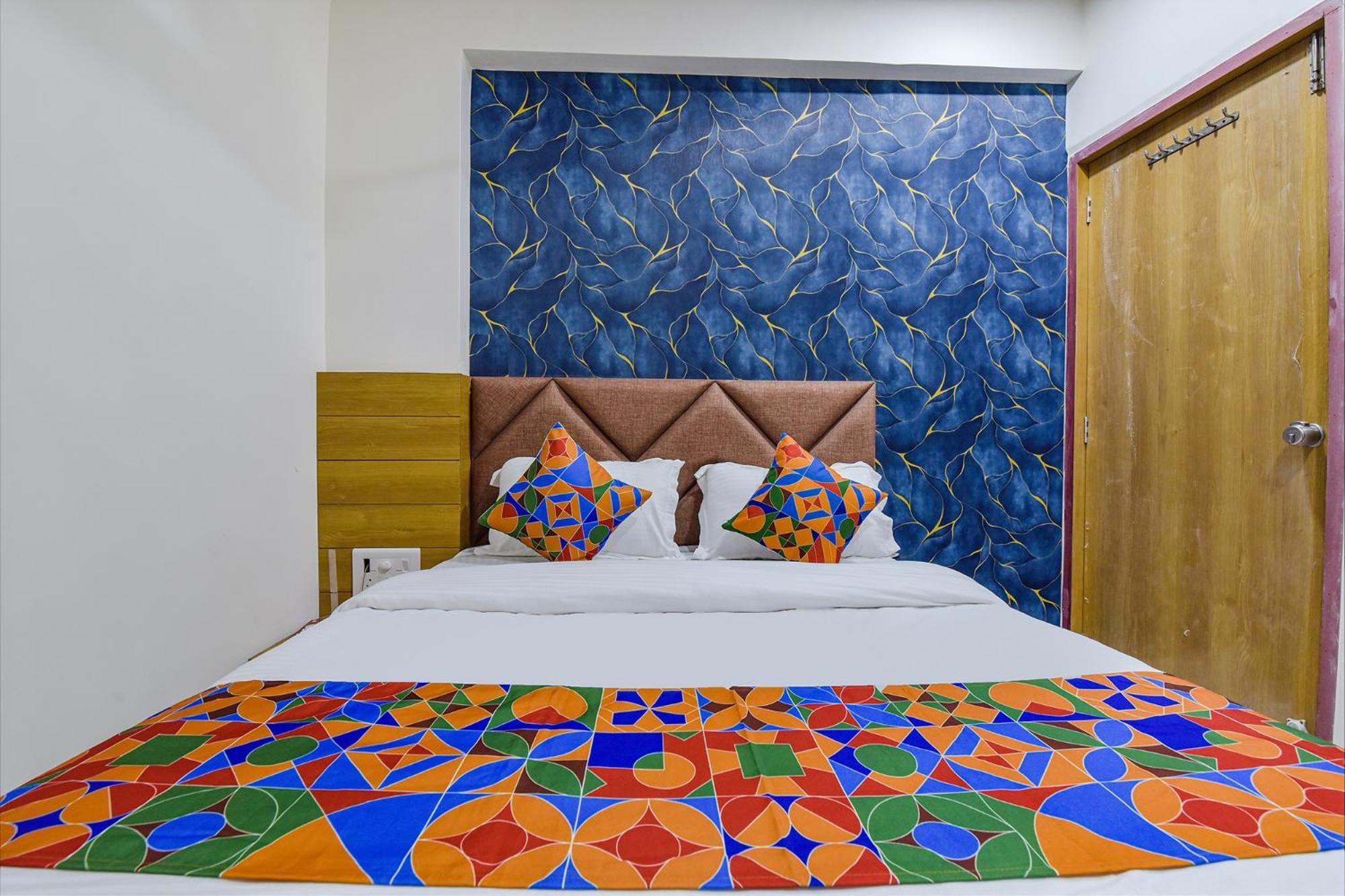 Hotel Green Tree Ахмедабад Экстерьер фото